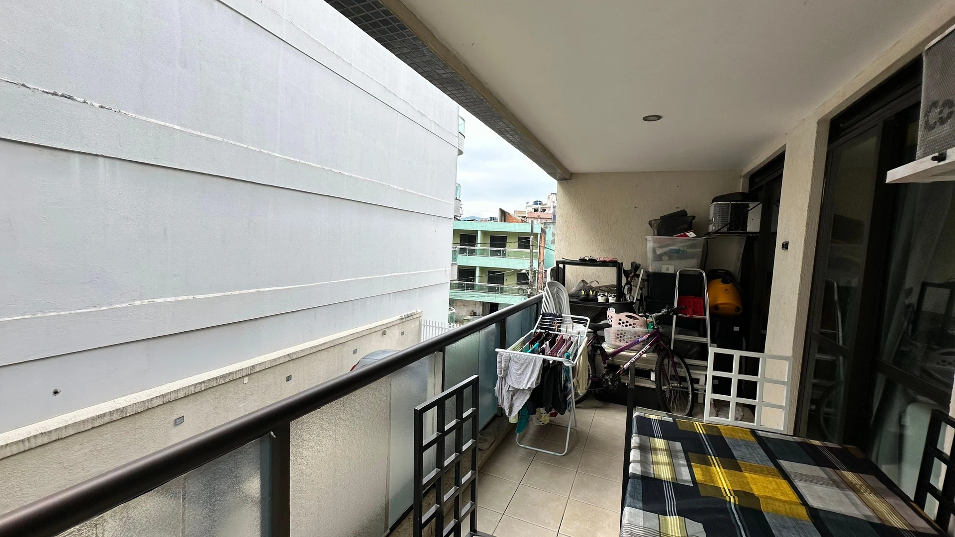 Furnished 2-bedroom apartment with open-plan kitchen — photo 8