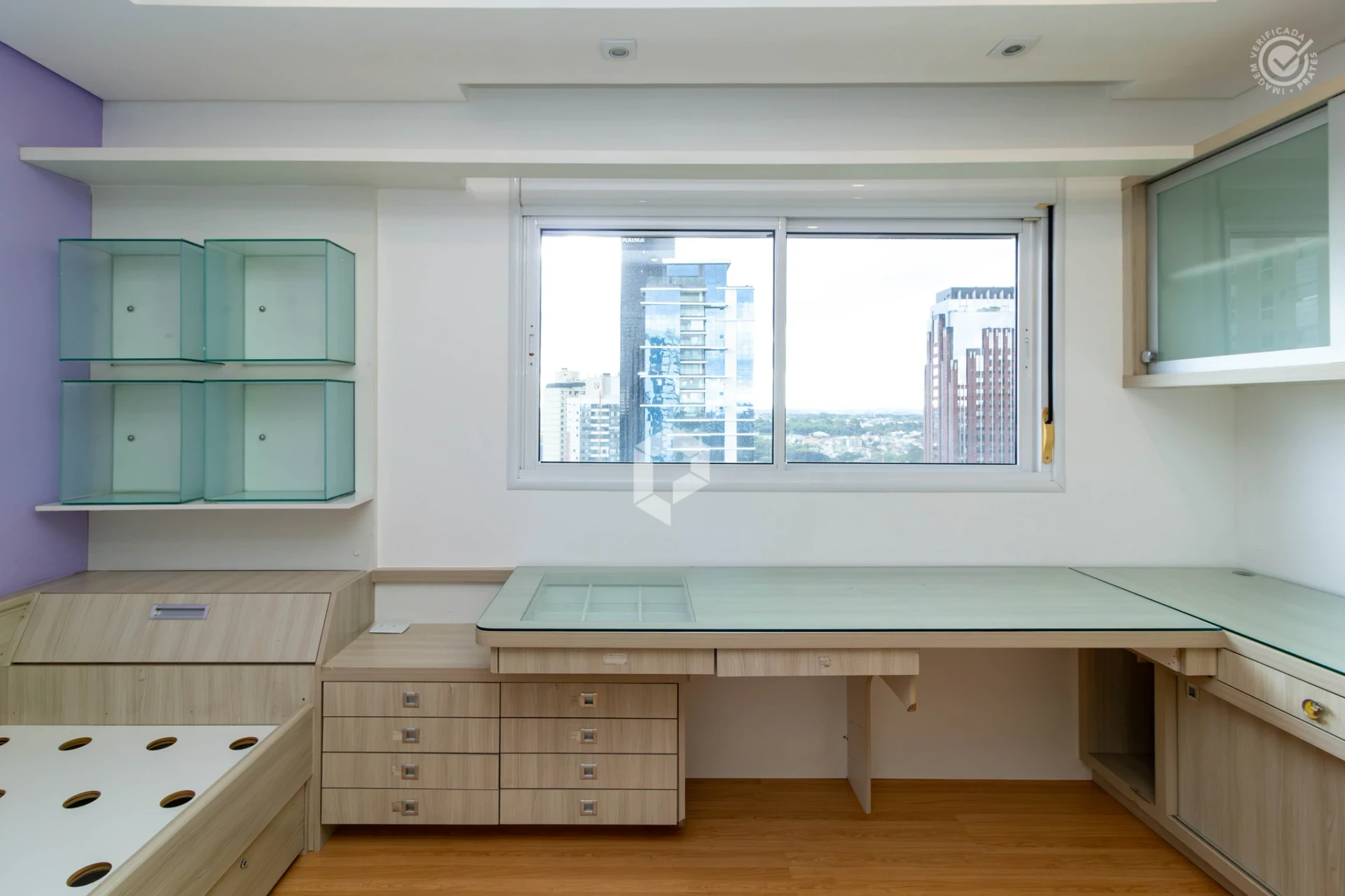 Bathtub in a 3-bedroom apartment, 180 m² — photo 17