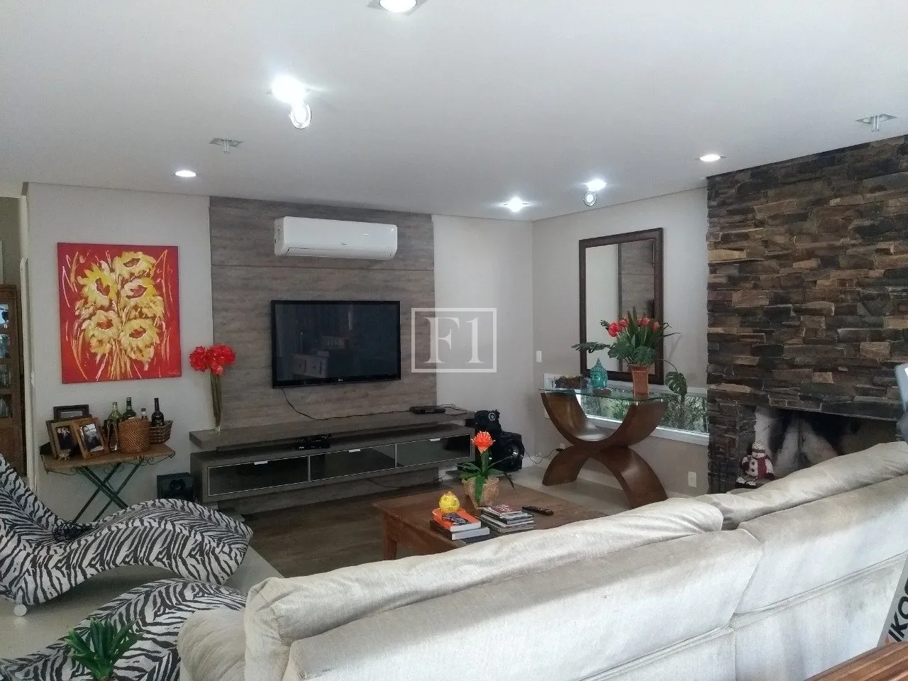 Furnished house, 450 m², with floor-to-ceiling windows — photo 67