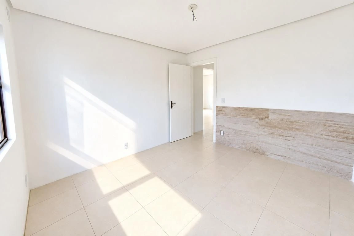 Balcony with a grill in a 2-bedroom house, 130 m² — photo 10