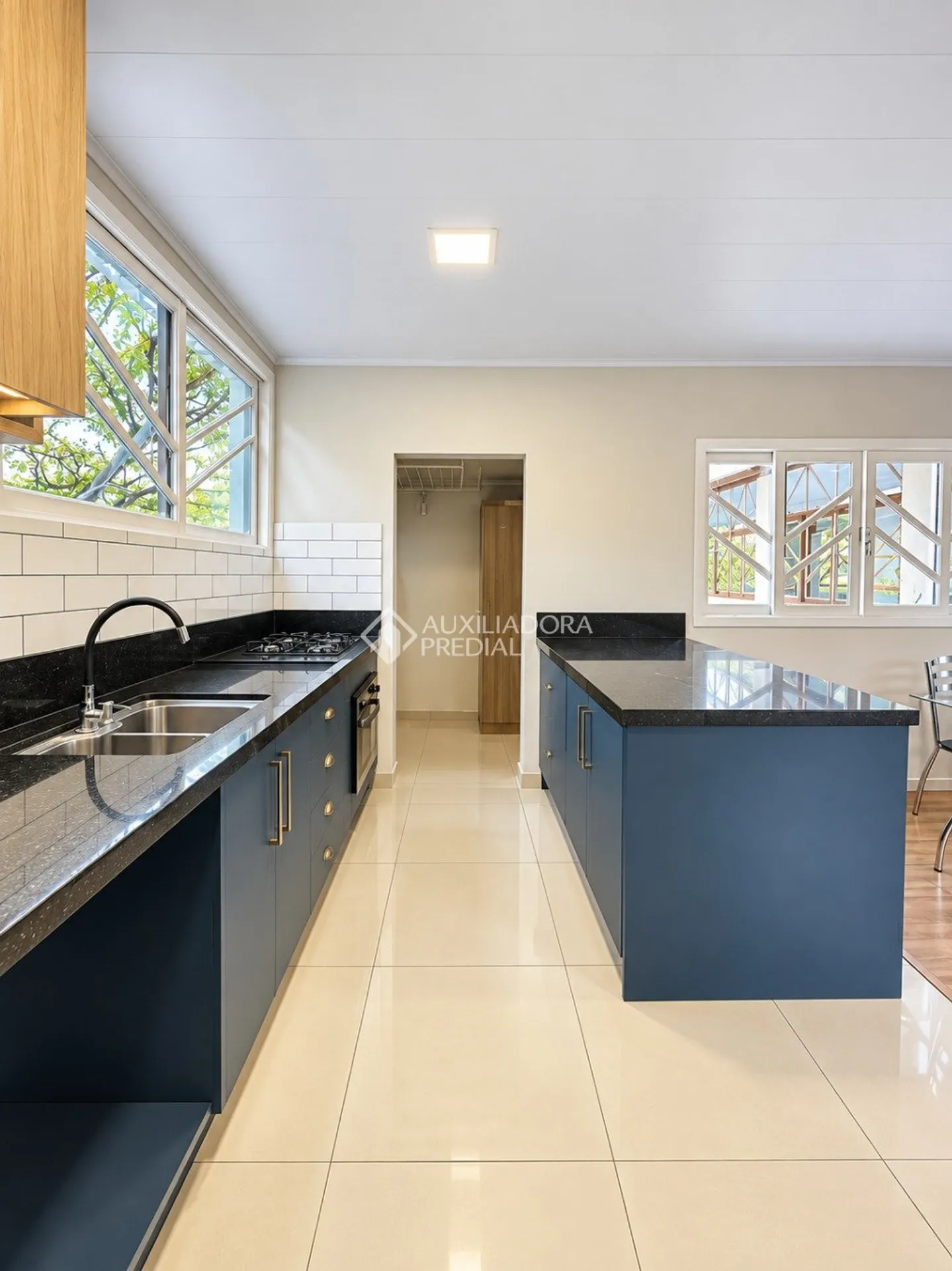 Furnished house, 100 m², with wood or laminate floors — photo 10