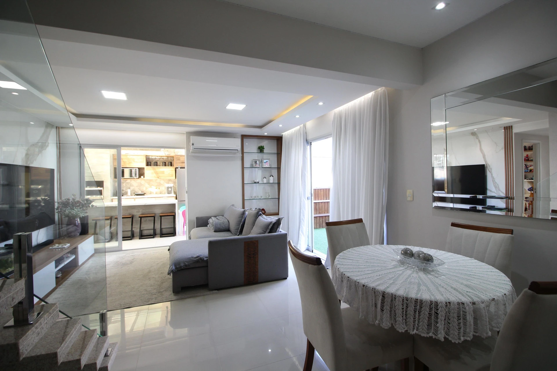 Rental apartment with 4 bedrooms and 4 bathrooms — photo 23