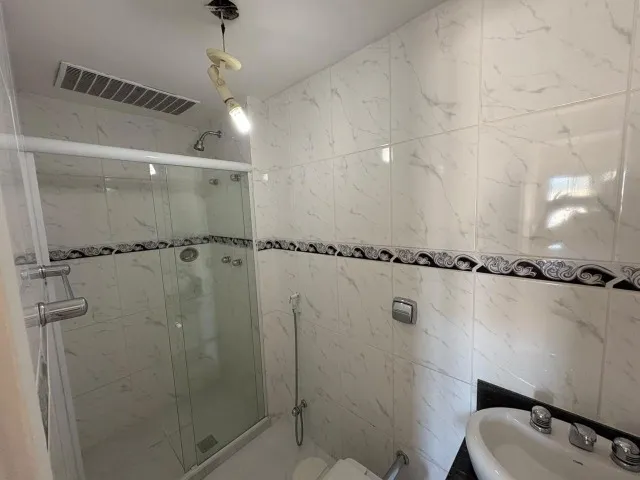 2-bedroom apartment with a mountain view in Rio de Janeiro — photo 9