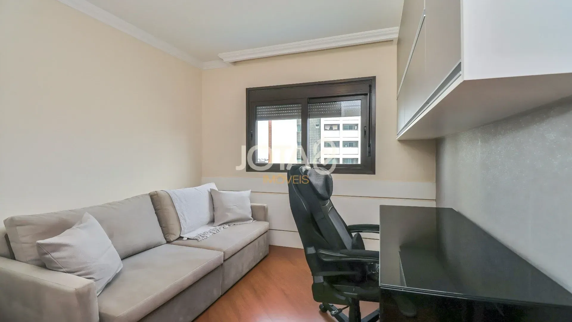 249 m² rental apartment with 3 bedrooms and a suite — photo 22