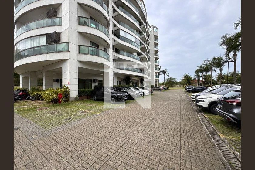3-bedroom apartment with a glass-enclosed balcony — photo 16