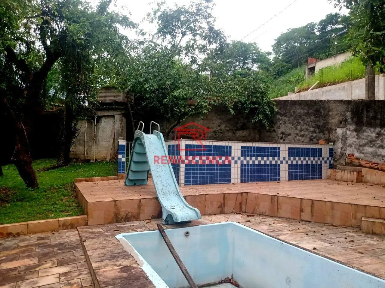 4-bedroom house with 1 en-suite and 300 m² plus pool — photo 21