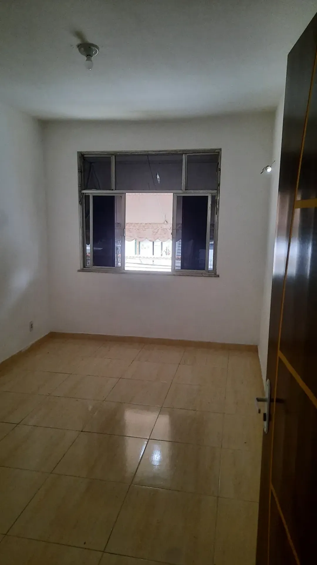 Walk-in closet in a 2-bedroom apartment, 95 m² — photo 5
