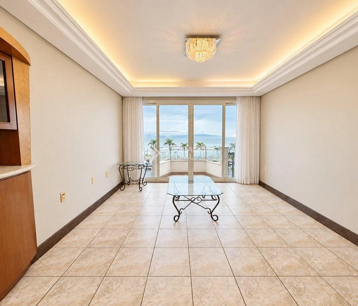 3-bedroom apartment with a glass-enclosed balcony — photo 18