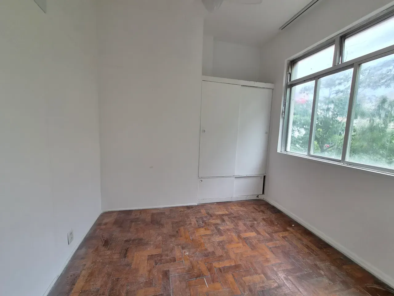Квартира на 3-му поверсі з дерев'яною підлогою або ламінатом — photo 3