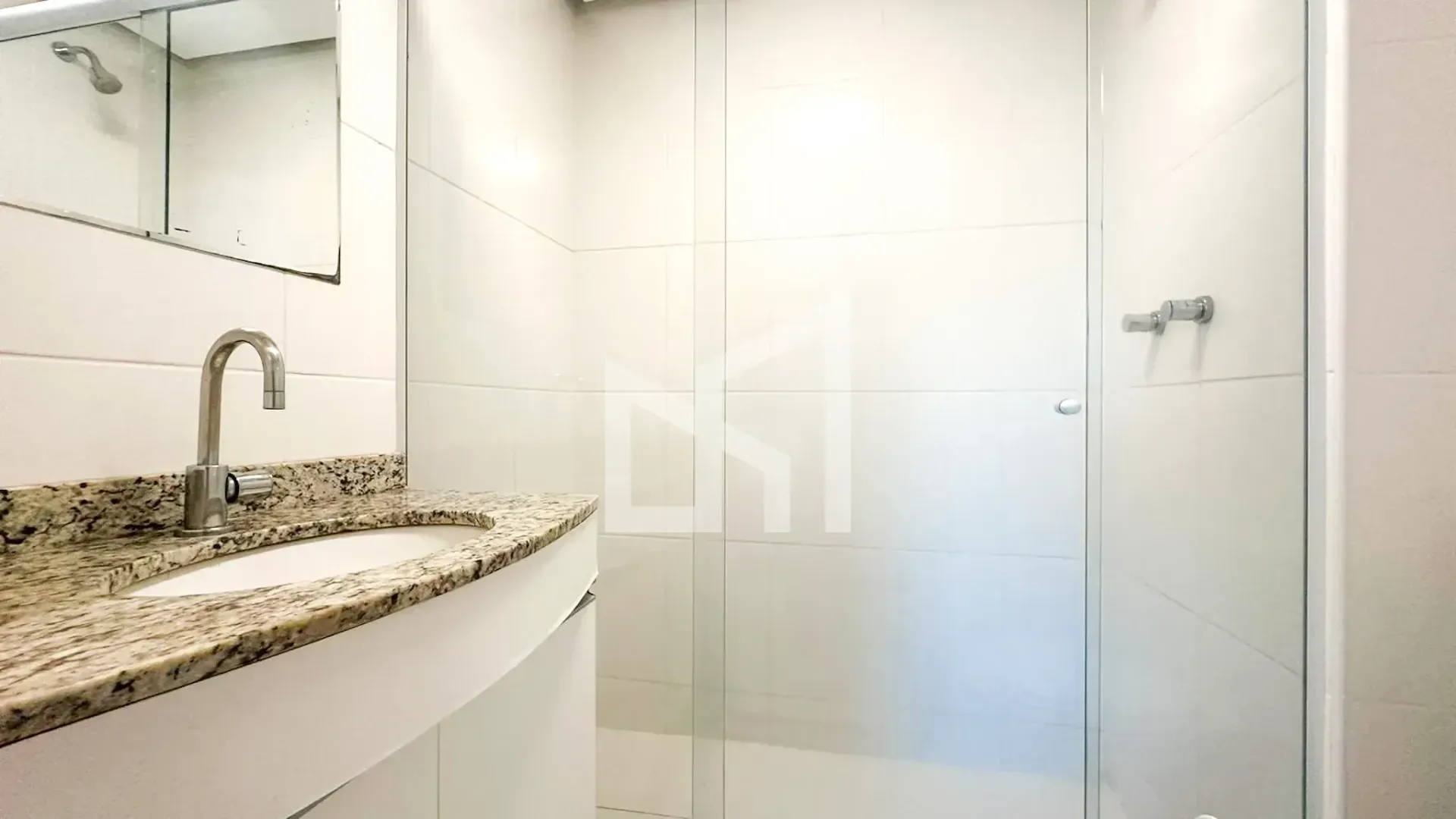 Mountain view in a 2-bedroom apartment, 69 m² — photo 11