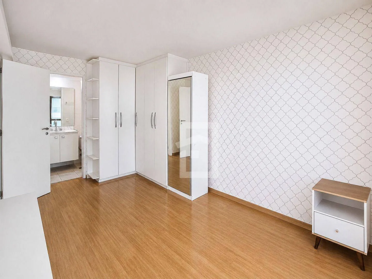 210 m² apartment with 3 bedrooms and glassed balcony — photo 10