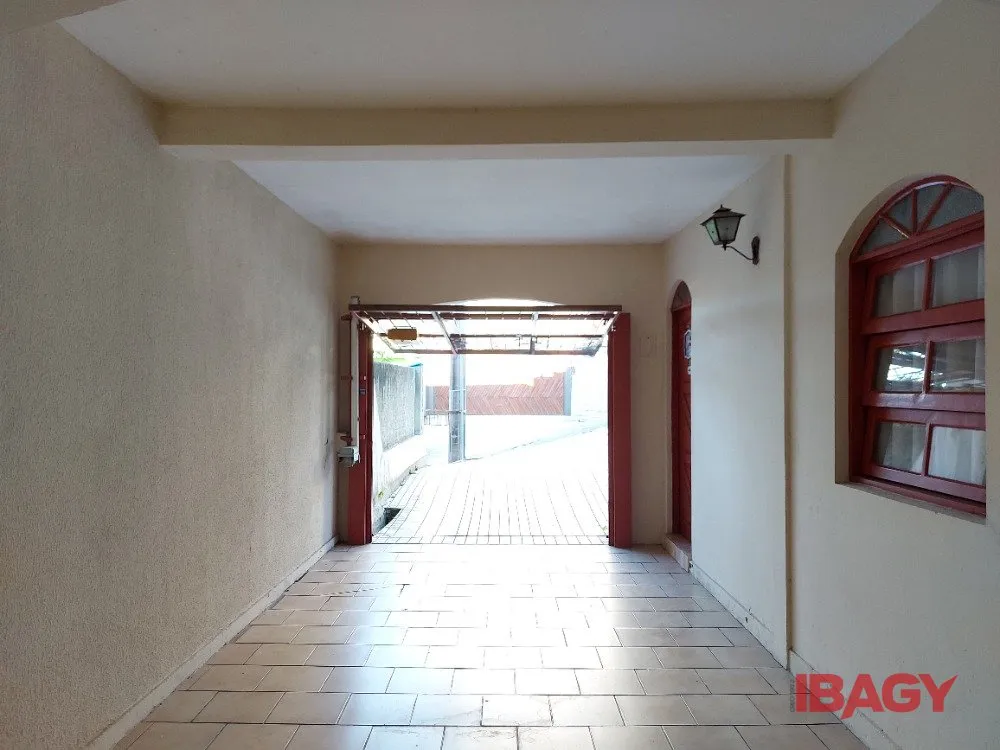 3-bedroom house with a washing machine in Florianópolis — photo 29
