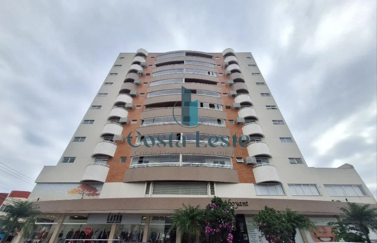 Furnished apartment with 4 bedrooms and 2 en-suites — photo 18
