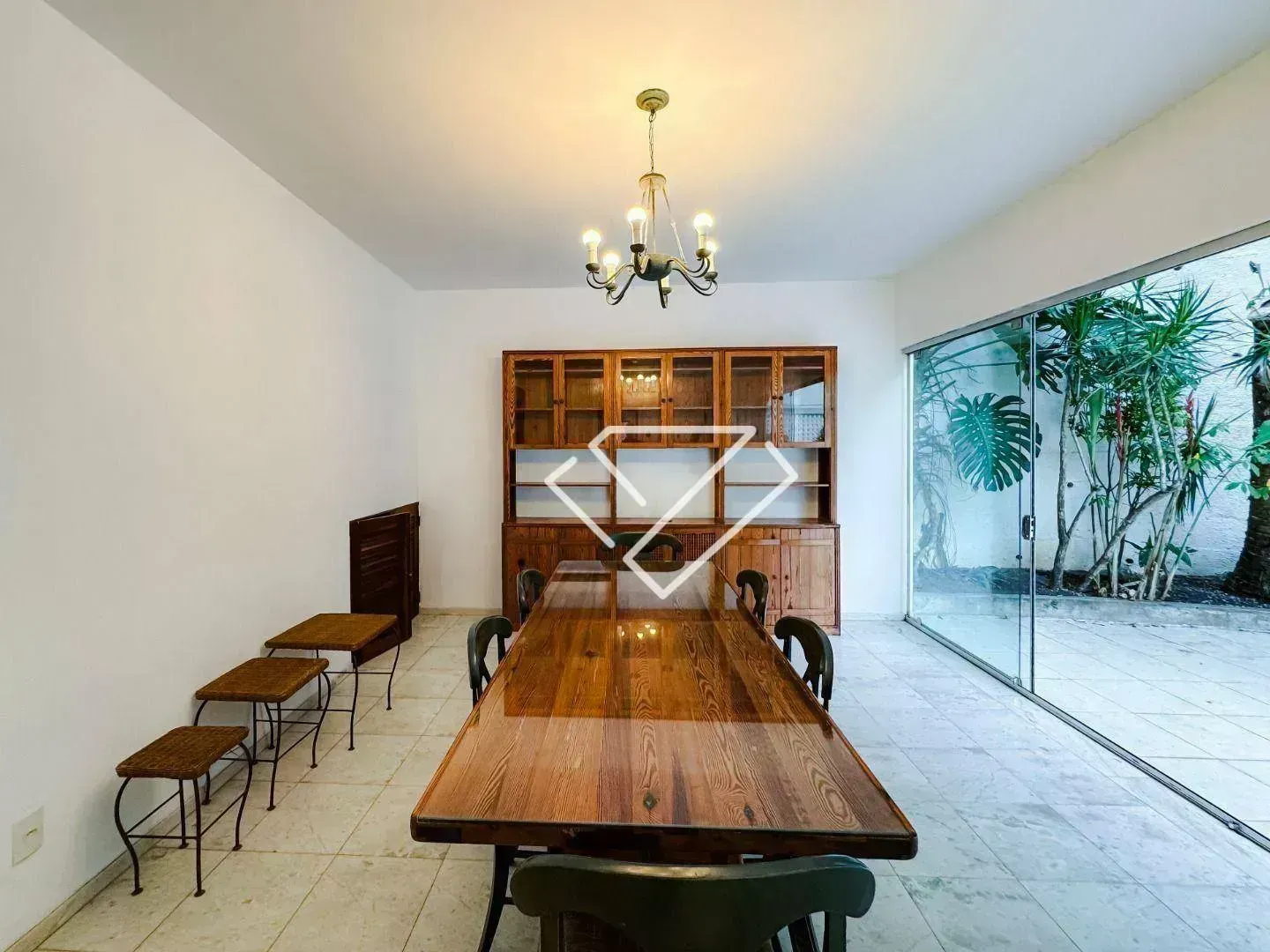 House with 3 bedrooms and 4 bathrooms on 600 m² — photo 50