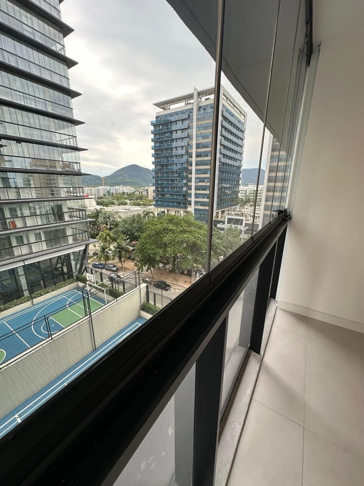 Floor-to-ceiling windows in a 2-bedroom apartment, 84 m² — photo 53