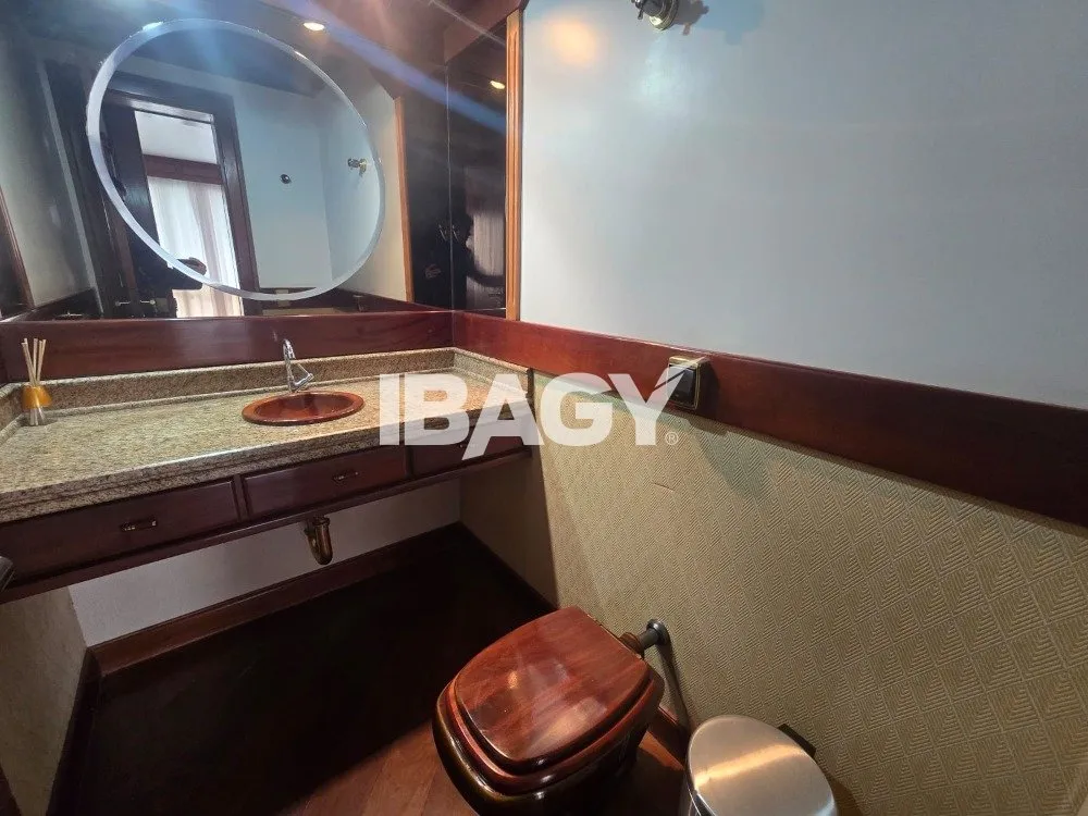 Furnished 512 m² apartment with a enclosed balcony — photo 13