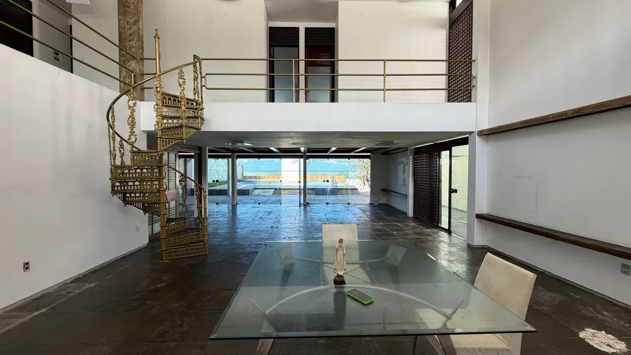 House with 5 bedrooms, 4 baths, 4 parking spaces on 2nd