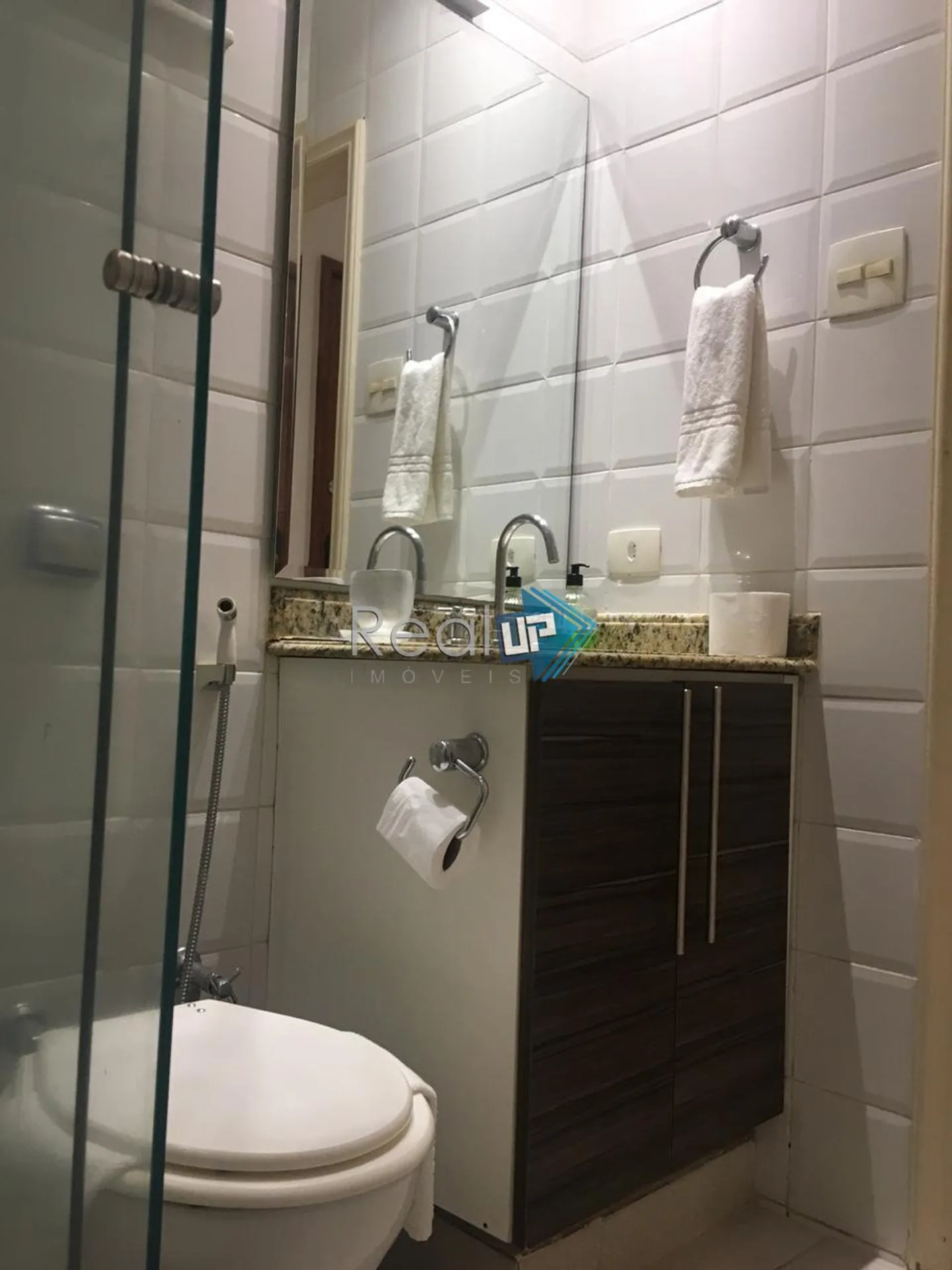 One-bedroom apartment with a washing machine — photo 13