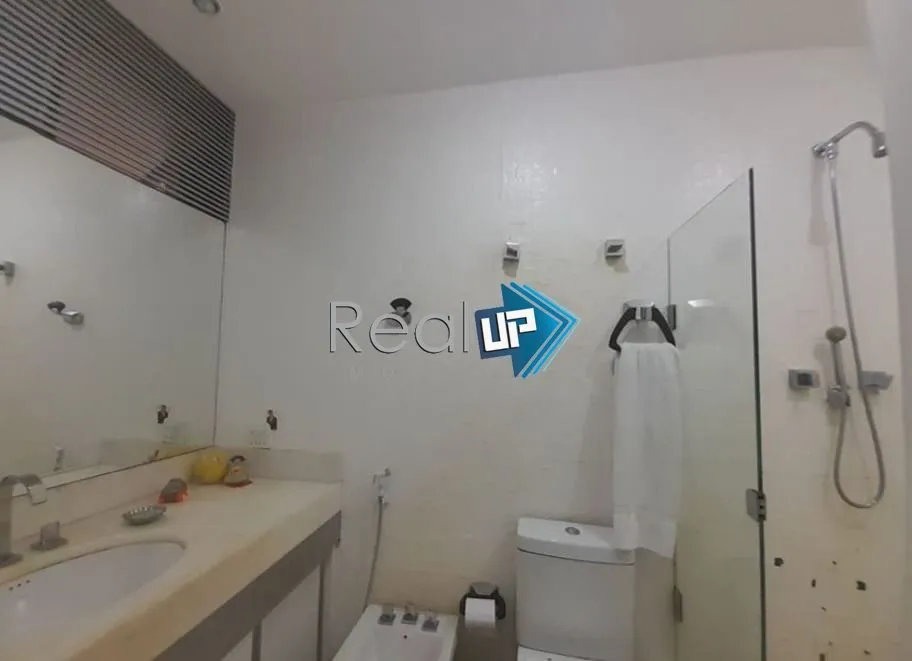 Furnished apartment with 4 bedrooms and an open kitchen — photo 34