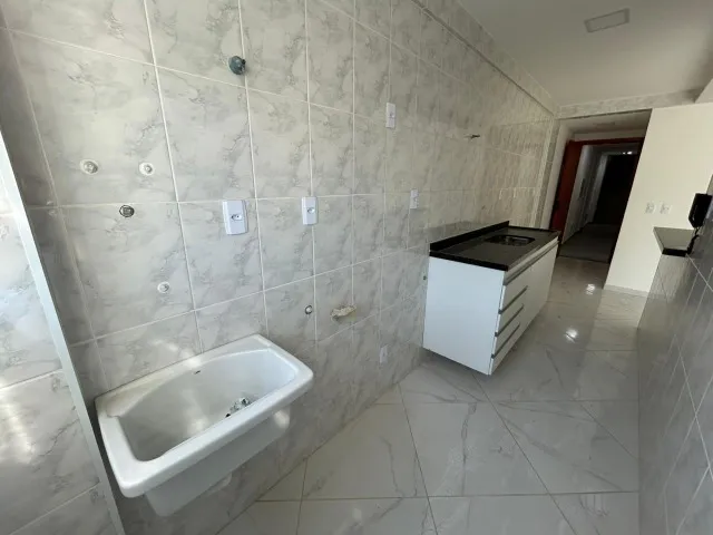 Unfurnished 1-bedroom apartment with open-plan kitchen — photo 3