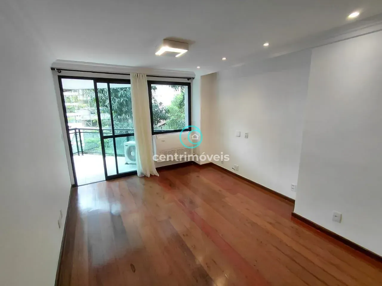 3-bedroom apartment with a walk-in closet — photo 25