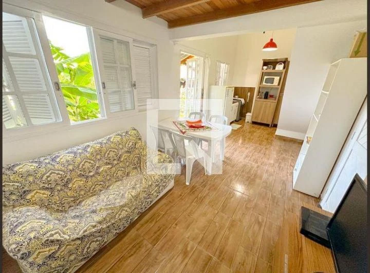 Unfurnished house with 1 bedroom and 2 parking spaces — photo 4