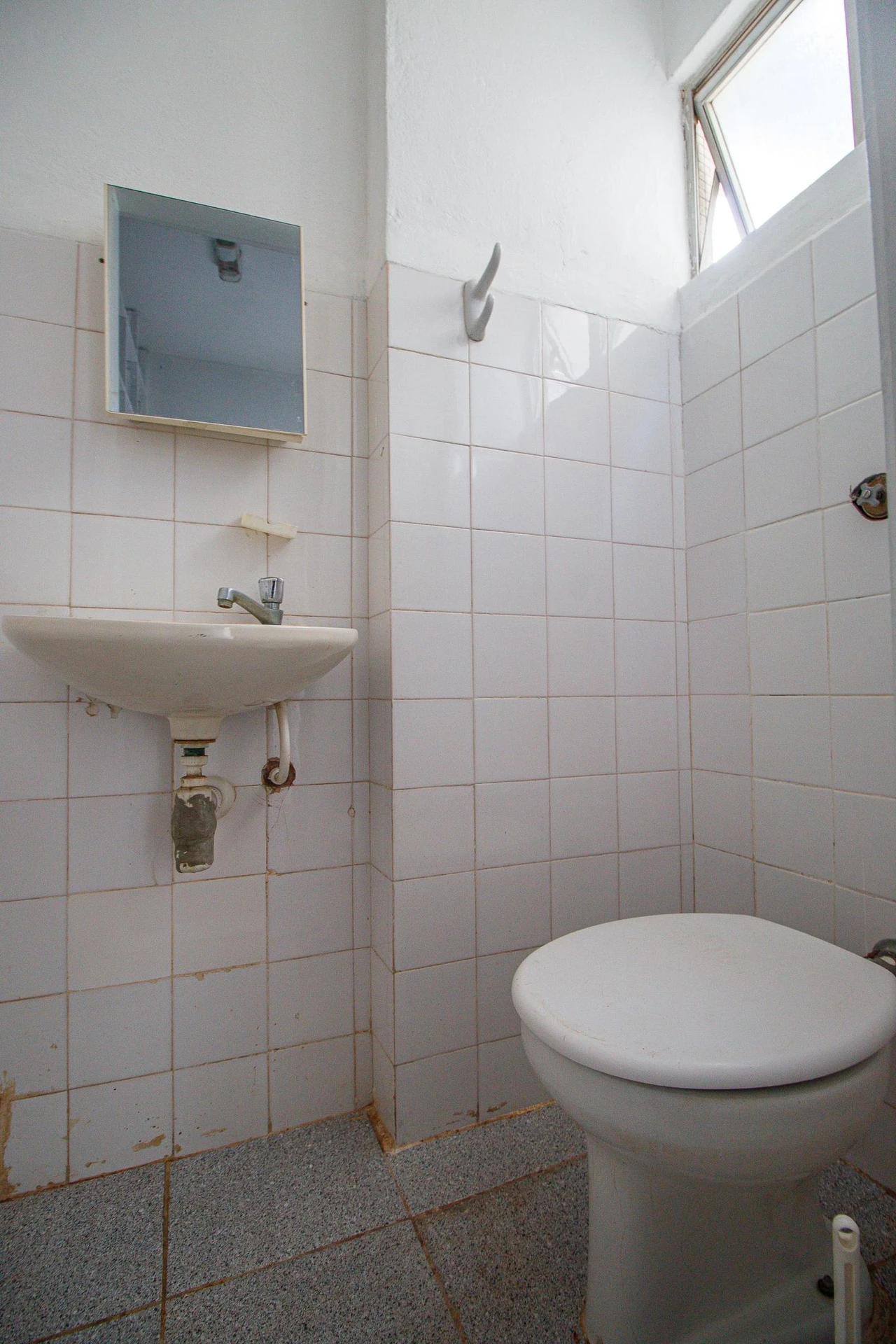 Unfurnished 2-bedroom apartment with 3 bathrooms — photo 36
