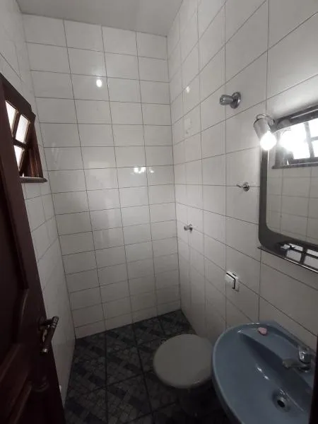 Bathtub in a 5-bedroom house, 250 m² — photo 16