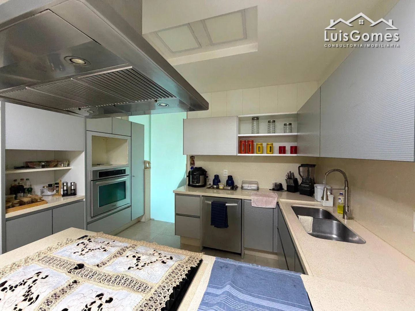 Furnished apartment with 4 bedrooms and 5 bathrooms — photo 12