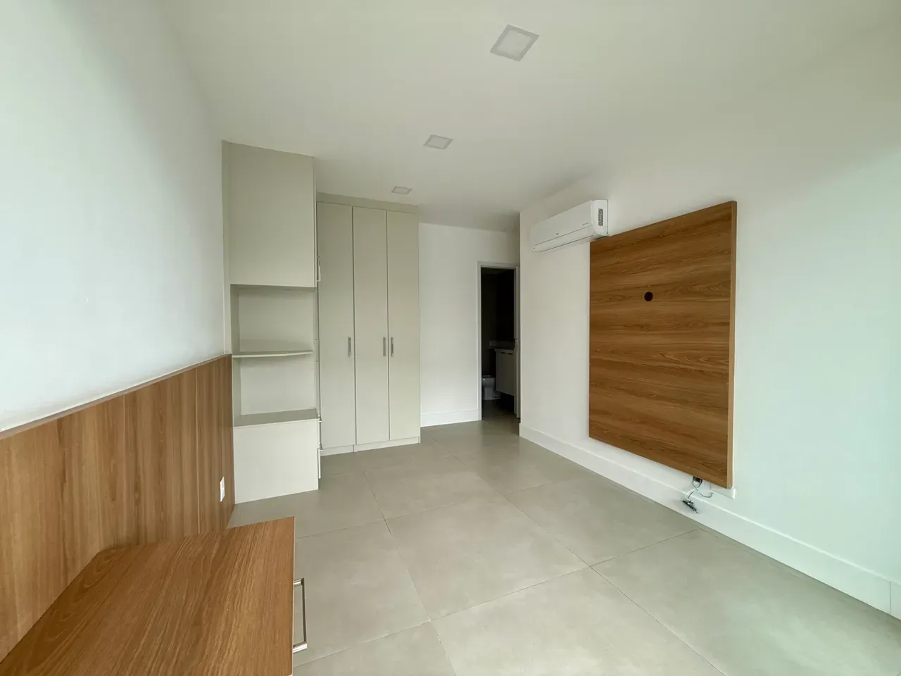 2-bedroom apartment with a water view — photo 4