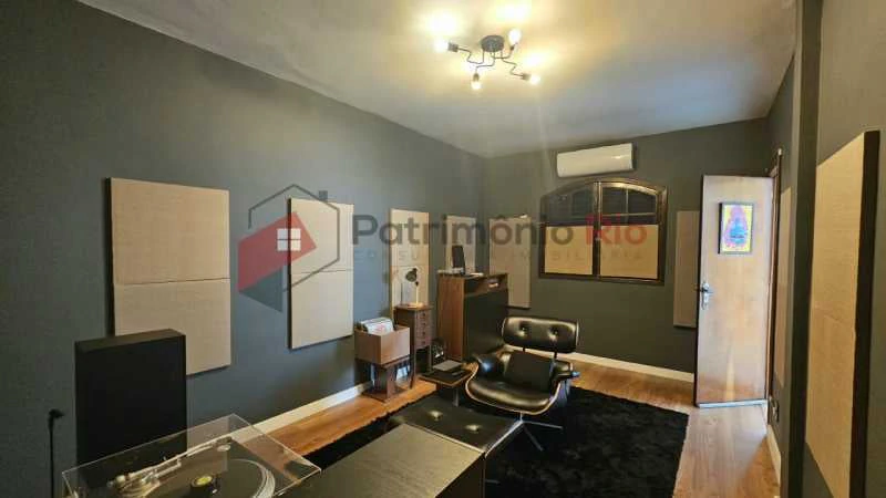 221 m² house with a washing machine and a home office — photo 20