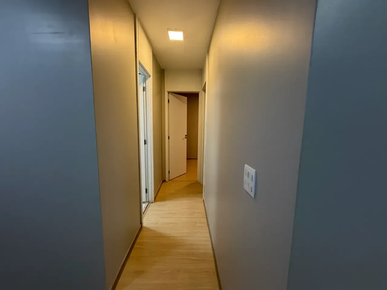 2-bedroom apartment in a building with a gym — photo 8