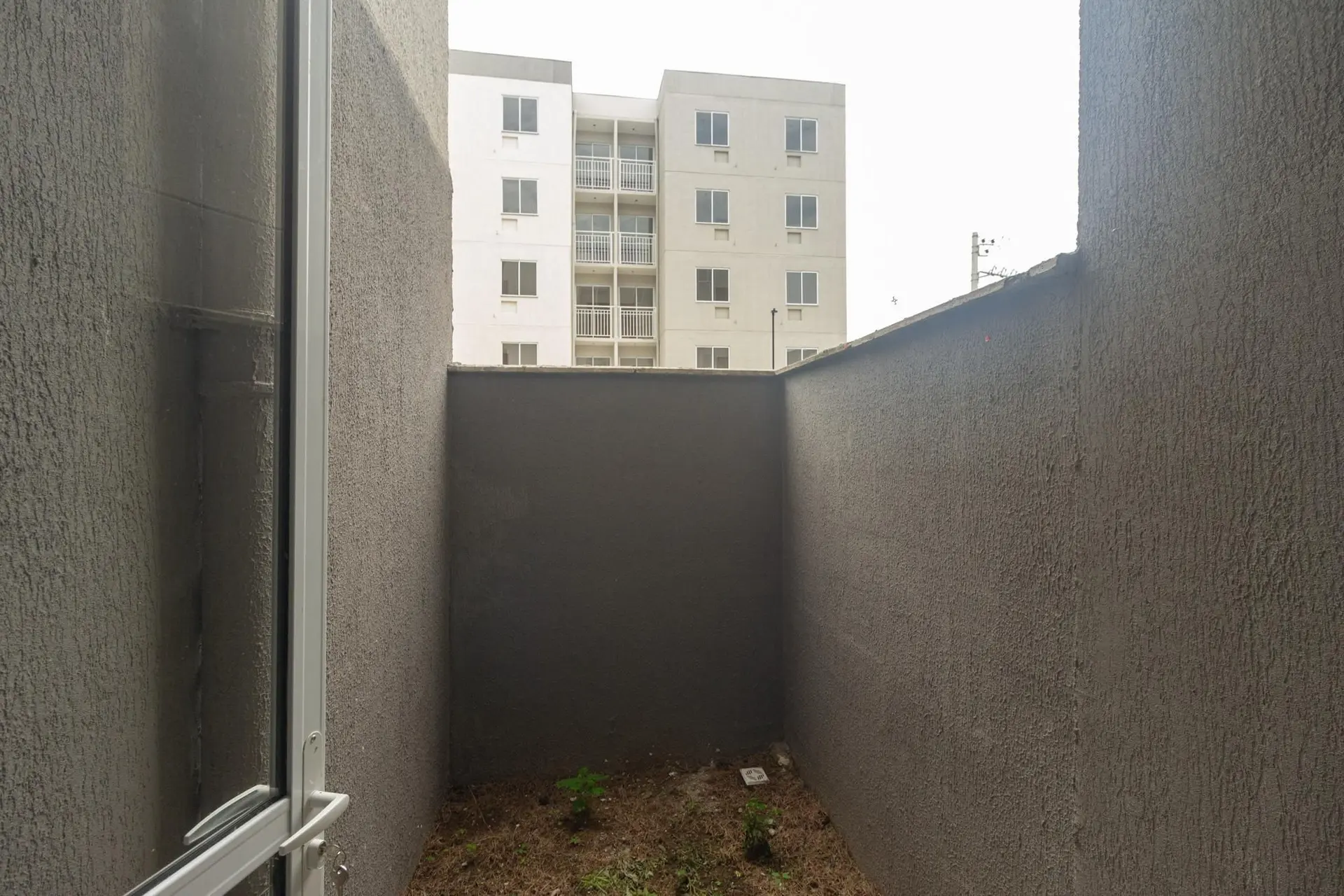 Furnished apartment, 48 m², with a grill on the balcony — photo 48