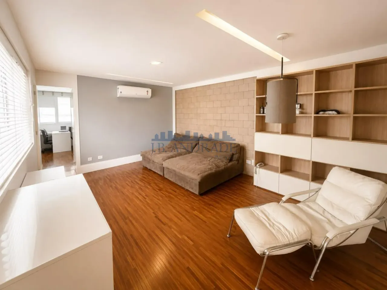 Furnished apartment with 4 bedrooms, 3 bathrooms and a balcony — photo 4