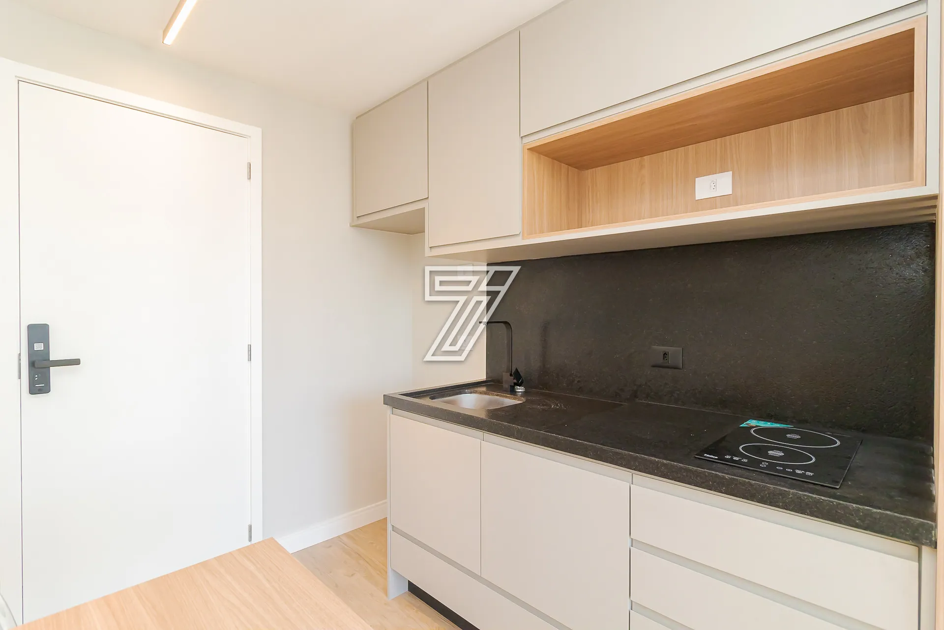 Floor-to-ceiling windows in a one-bedroom apartment, 29 m² — photo 3