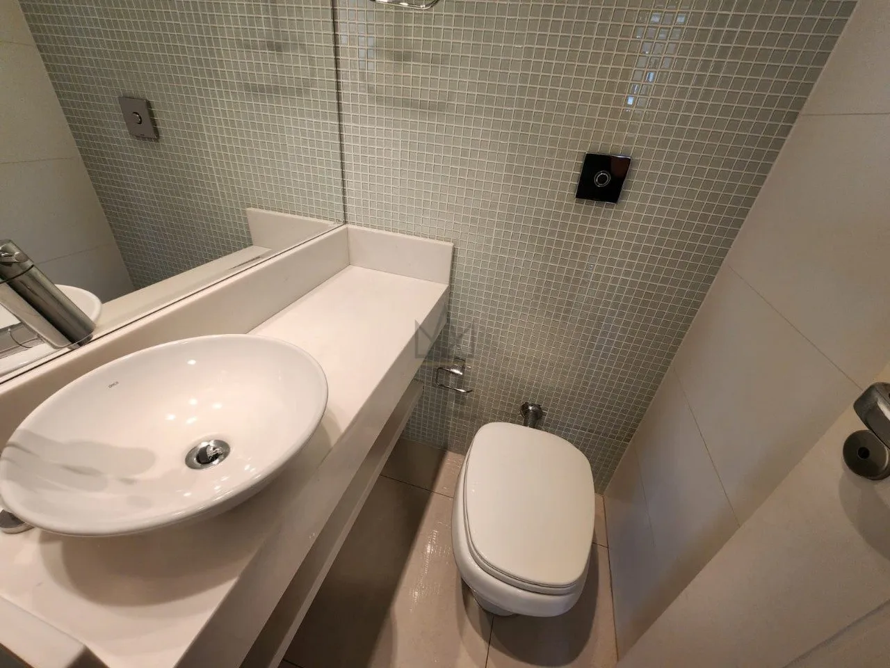 4-bedroom apartment in a building with a gym — photo 38