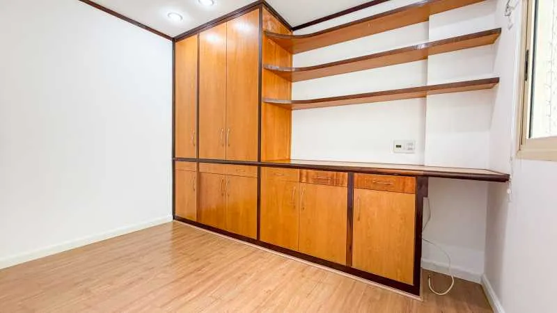 3-bedroom apartment with a home office — photo 11