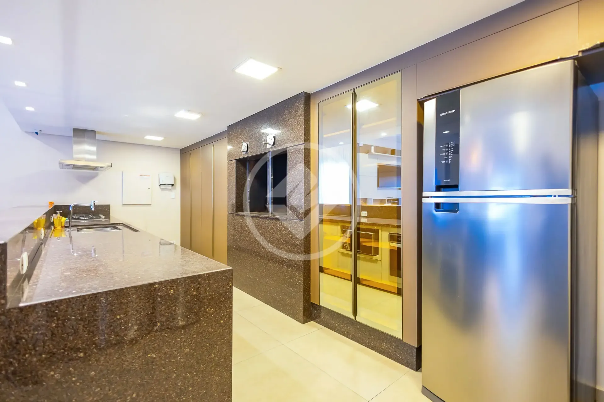 Casa em condomínio com 4 quartos e 270 m² — photo 32