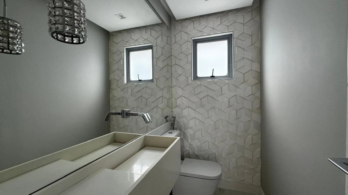 Condominium house with 3 en-suite bedrooms and 300 m² — photo 25