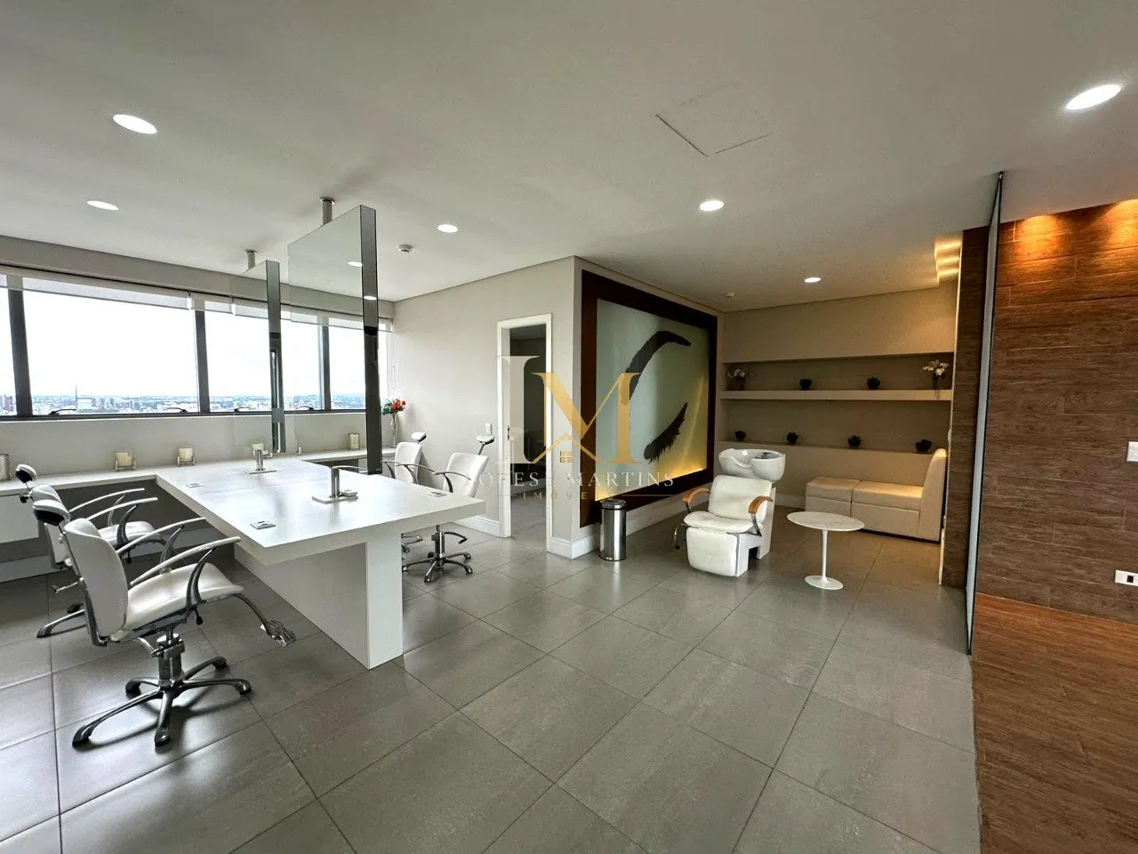 One-bedroom apartment in a building with a gym — photo 43