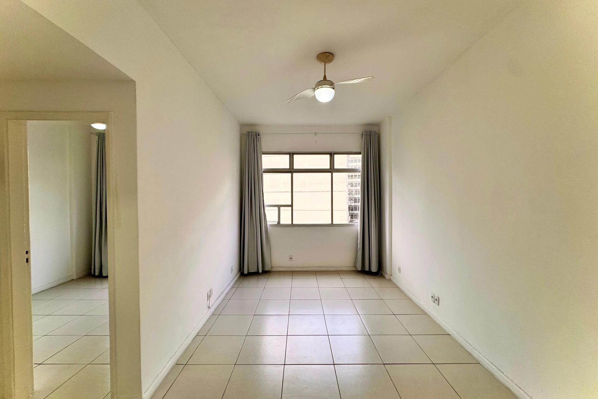 One-bedroom apartment with a mountain view in Rio de Janeiro — photo 9