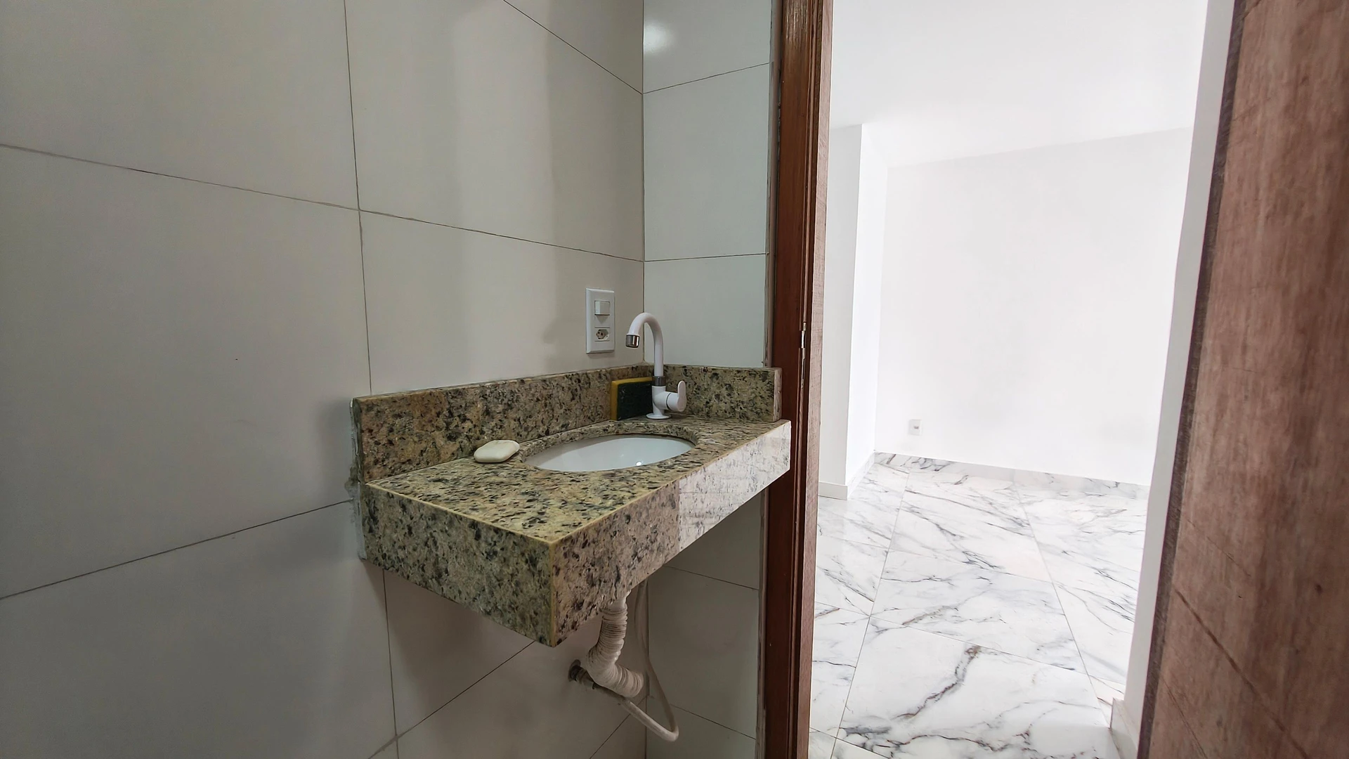 2-bedroom apartment with a glass-enclosed balcony — photo 12