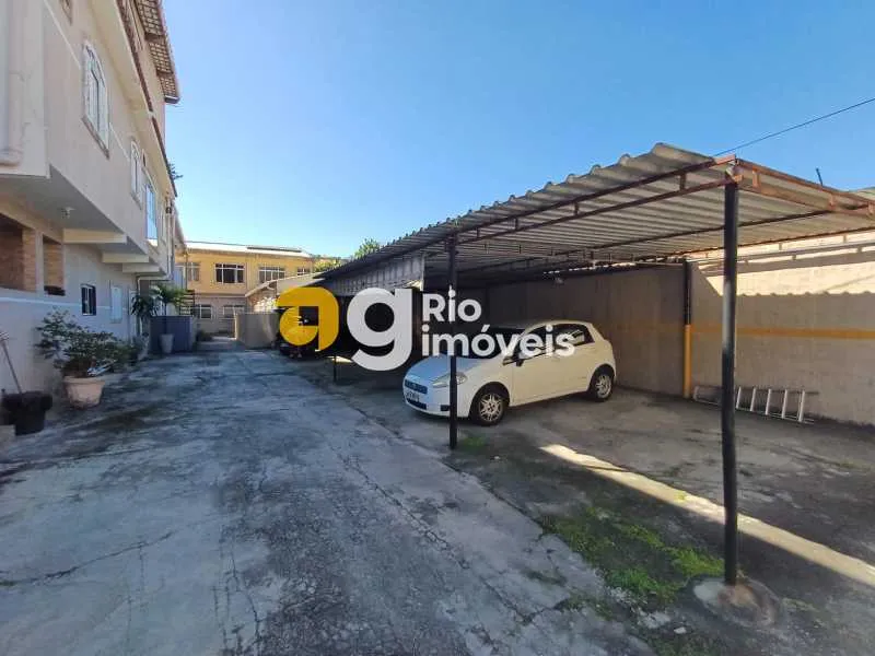 Condominium townhouse with 2 bedrooms and tiled flooring — photo 6