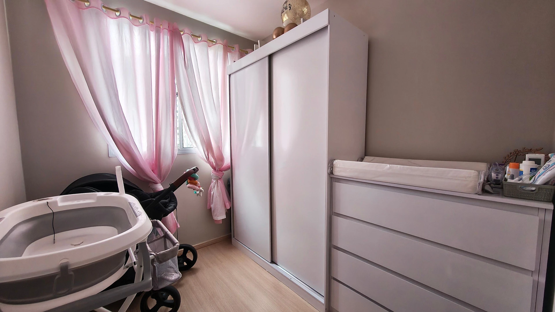 3-bedroom apartment with a washing machine — photo 16