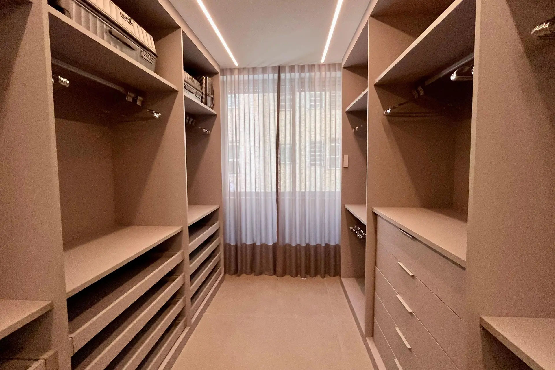 Квартира 150 м² з панорамними вікнами та гардеробною — photo 41