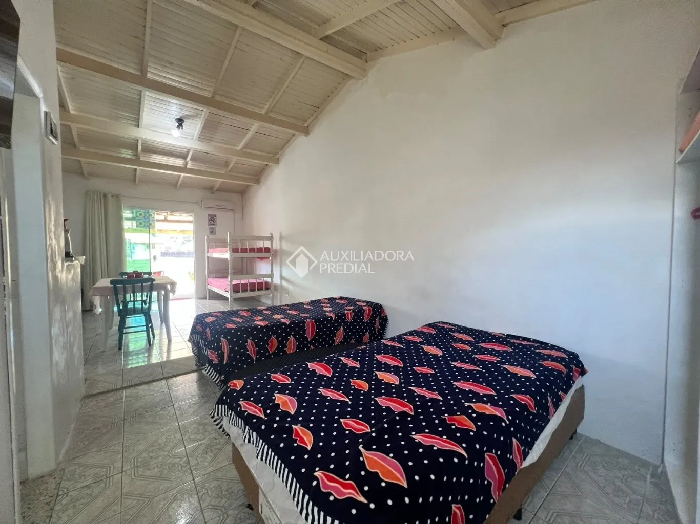 Furnished studio with 38 m², 1 bedroom and 1 bathroom — photo 12