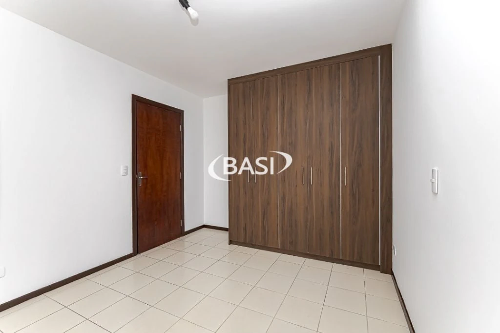 1-bedroom apartment with an American-style kitchen and 57 m² — photo 4