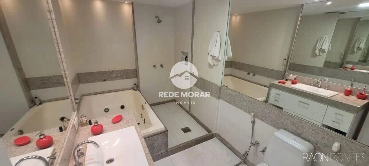 268 m² apartment with a water view and a bathtub — photo 30