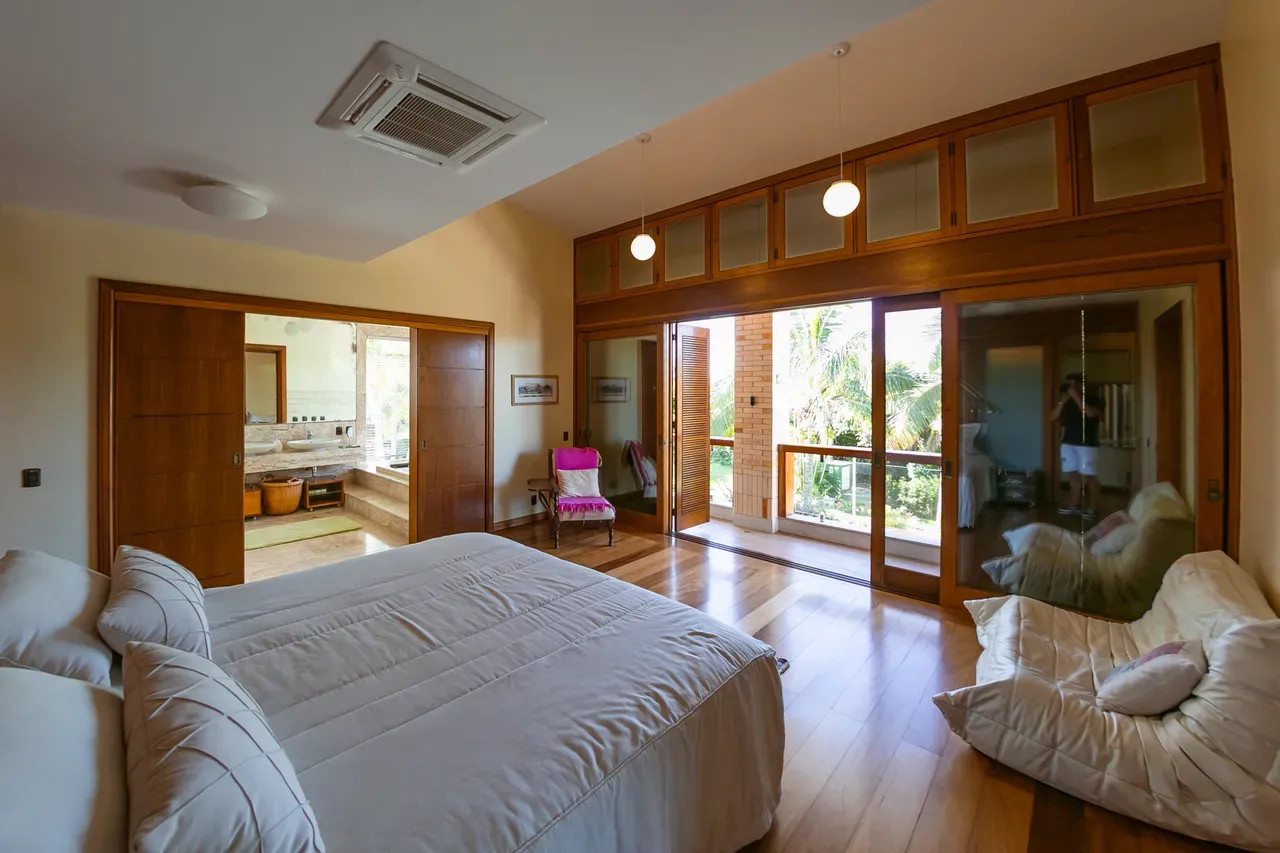 Furnished house, 330 m², with floor-to-ceiling windows — photo 15