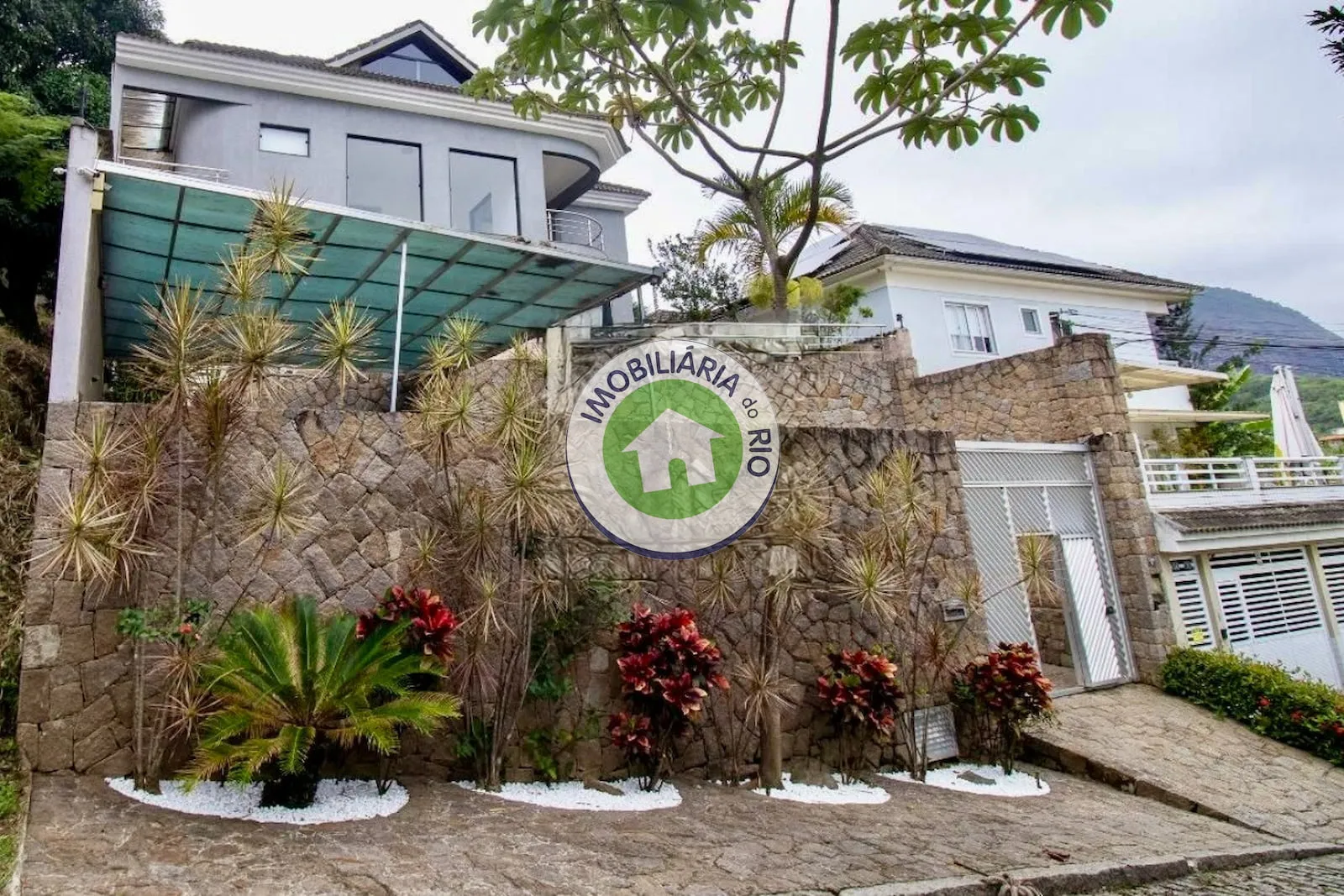 Casa com 3 suítes e 4 banheiros, 600 m² — photo 22
